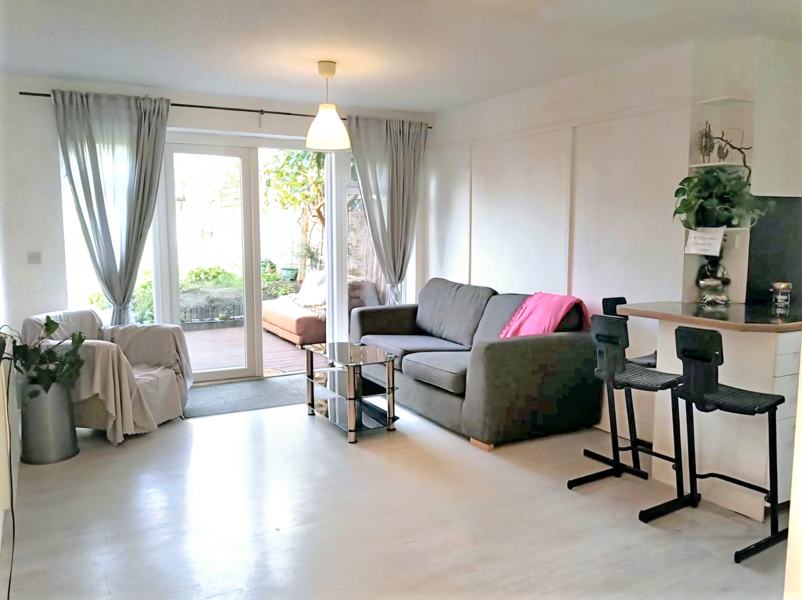 One Bedroom Flat  For sale  Ground Floor  Garden  Wallcote Avenue  NW2 Image 1