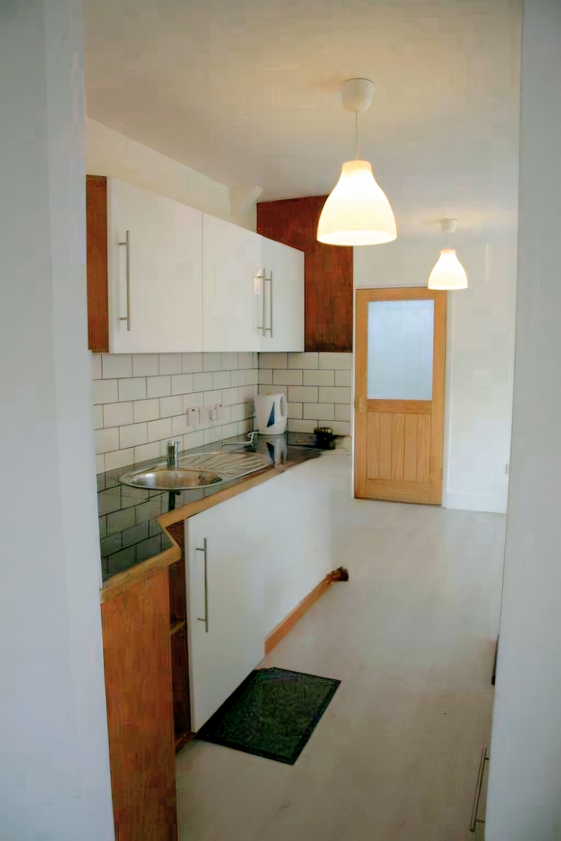 One Bedroom Flat  For sale  Ground Floor  Garden  Wallcote Avenue  NW2 Image 4