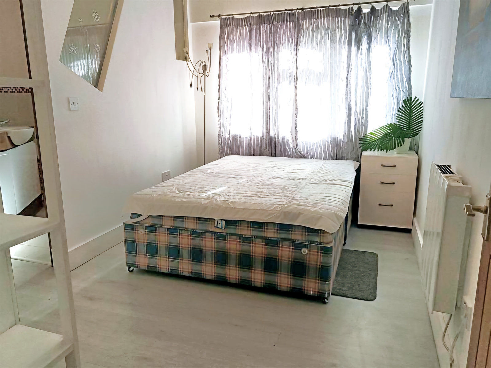 One Bedroom Flat  For sale  Ground Floor  Garden  Wallcote Avenue  NW2 Image 5