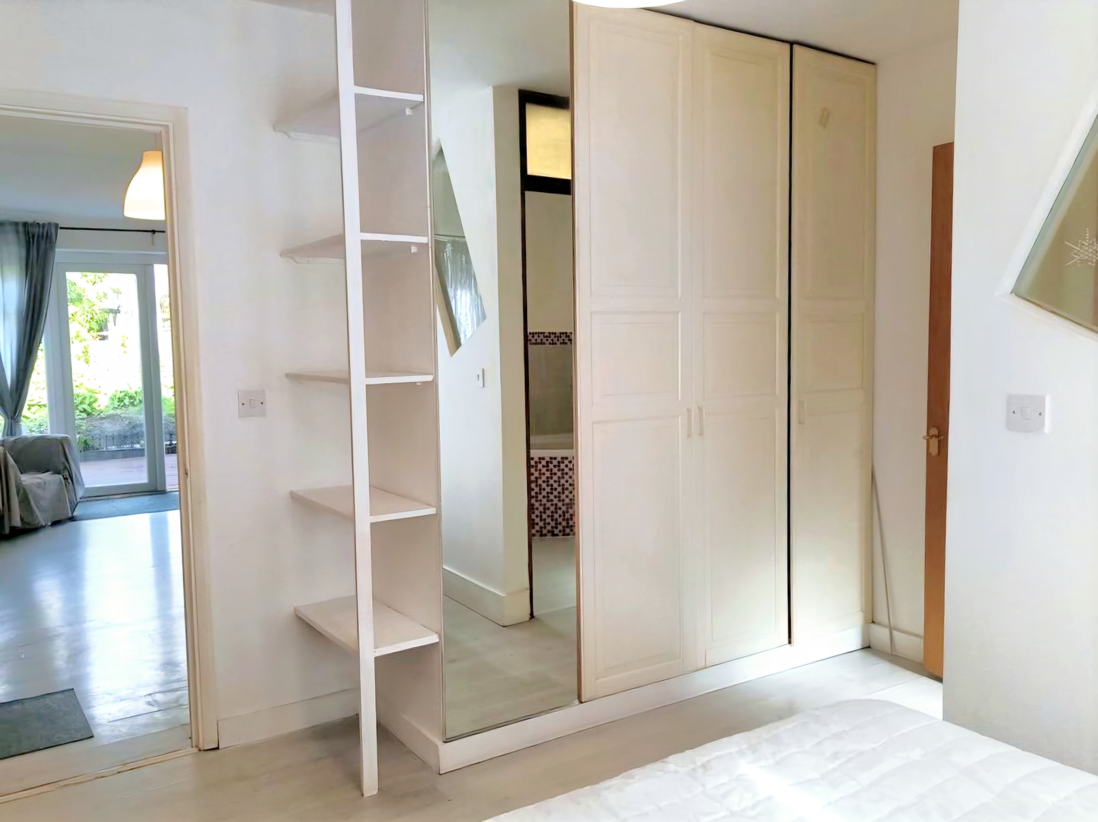 One Bedroom Flat  For sale  Ground Floor  Garden  Wallcote Avenue  NW2 Image 6