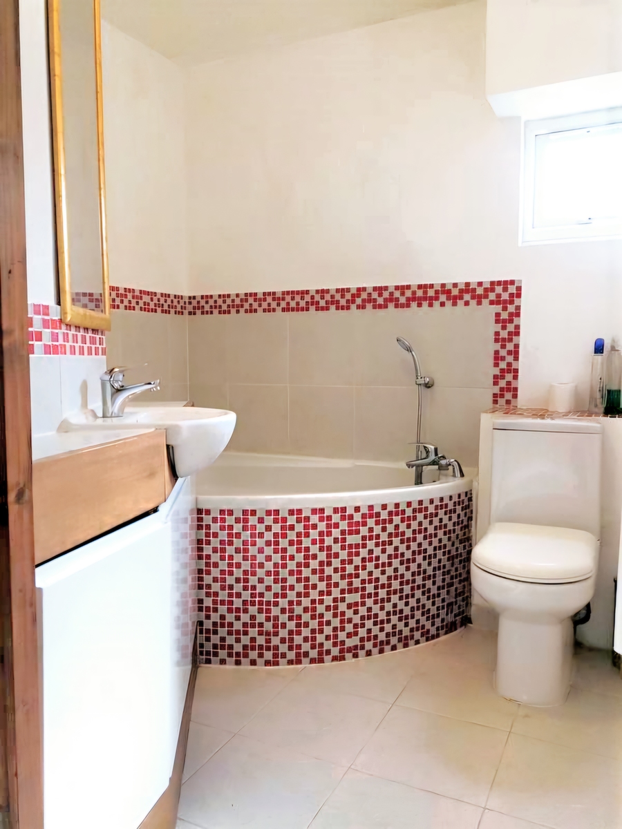 One Bedroom Flat  For sale  Ground Floor  Garden  Wallcote Avenue  NW2 Image 7