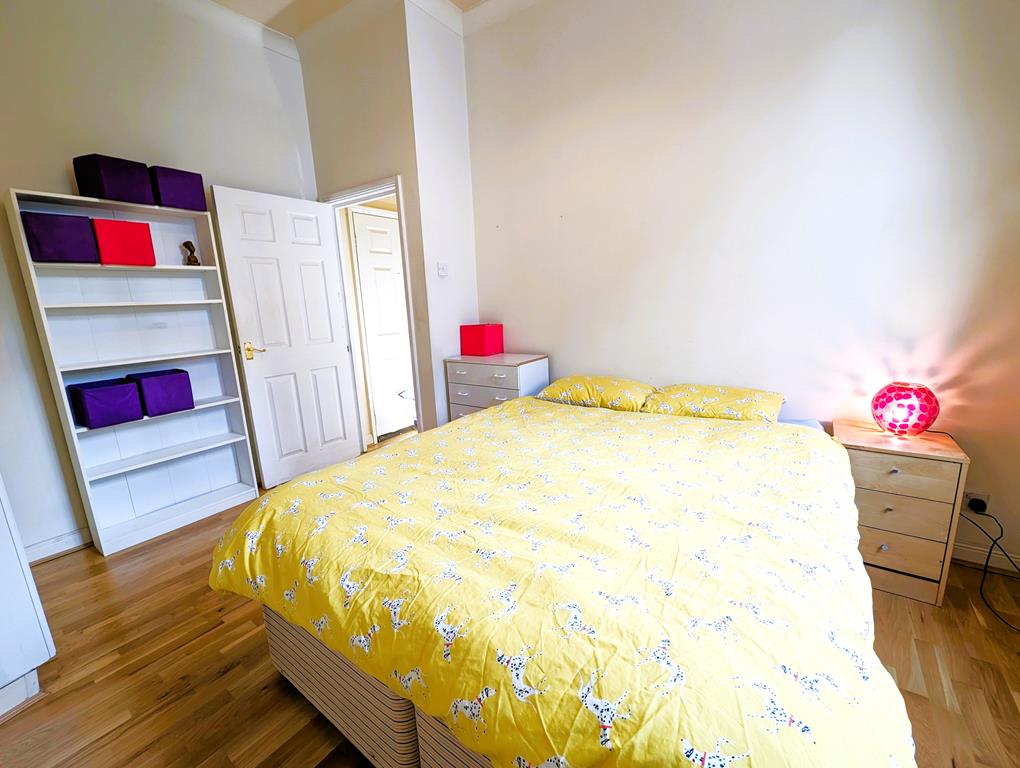 Stunning Two Bedroom Flat for Sale in Notting Hill Gate, W11 Image 4