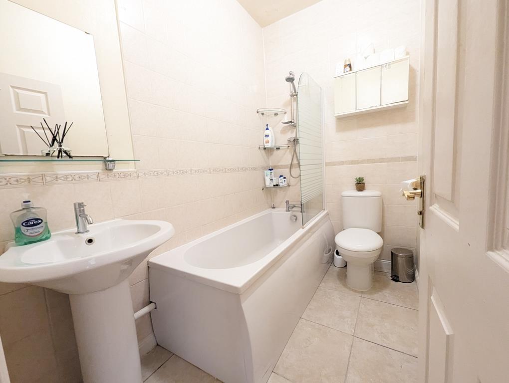 Stunning Two Bedroom Flat for Sale in Notting Hill Gate, W11 Image 8