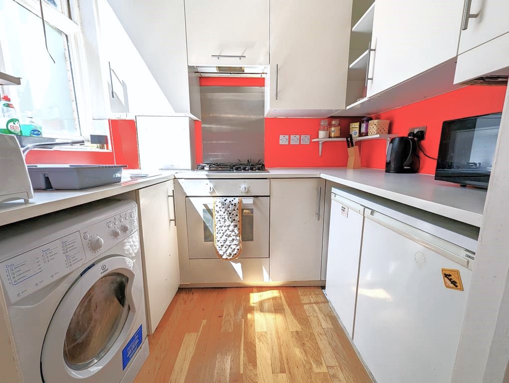 Stunning Two Bedroom Flat for Sale in Notting Hill Gate, W11 Image 3