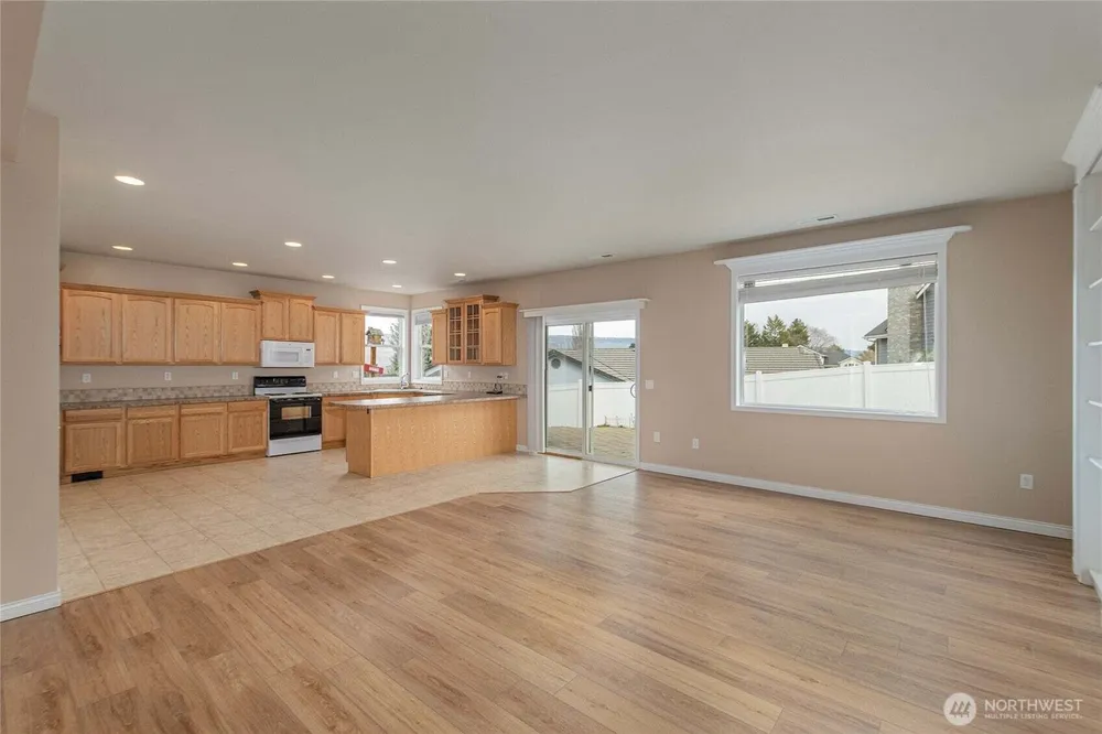 397 Lars Ln, Wenatchee, WA 98801