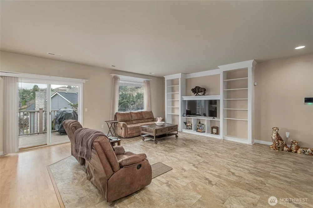 397 Lars Ln, Wenatchee, WA 98801