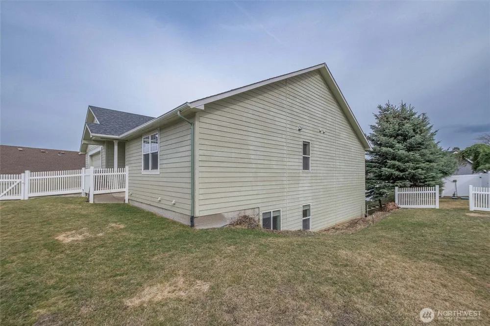397 Lars Ln, Wenatchee, WA 98801