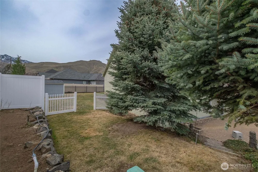 397 Lars Ln, Wenatchee, WA 98801