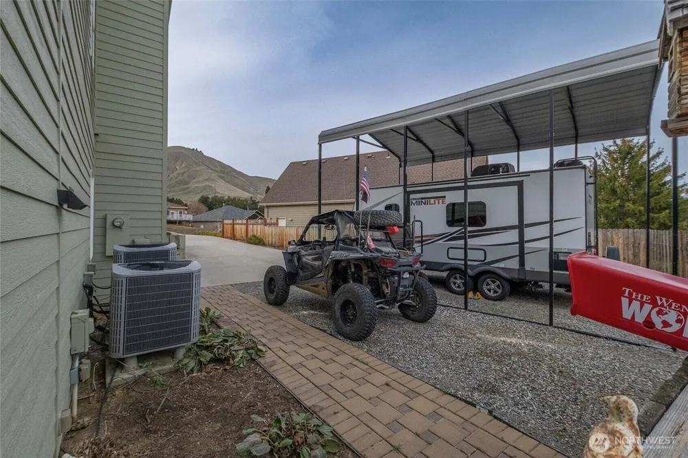 397 Lars Ln, Wenatchee, WA 98801