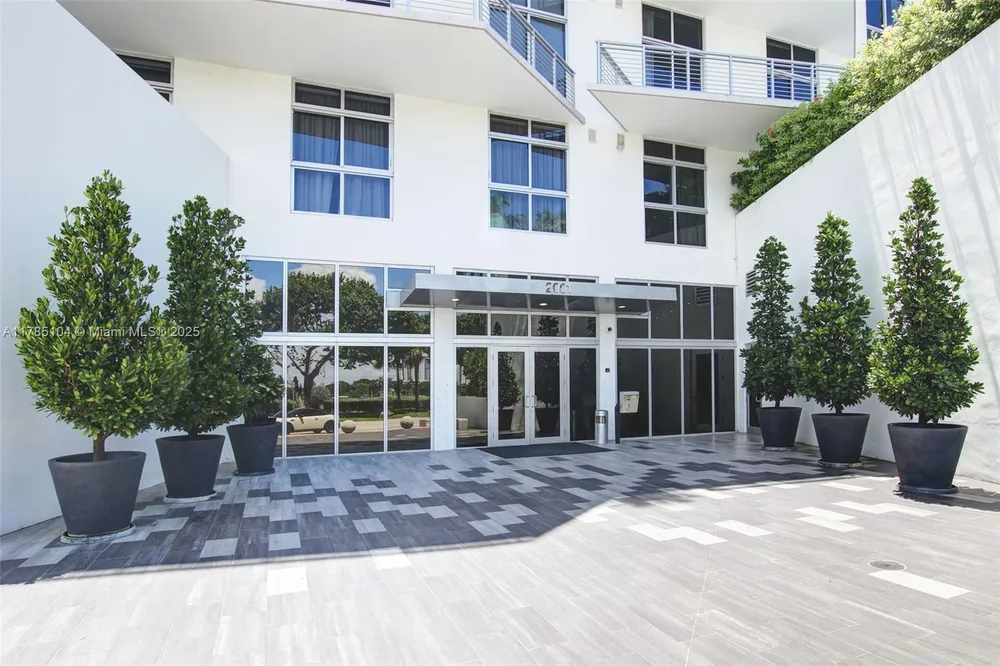 2001 Meridian Ave, Miami Beach, FL 33139