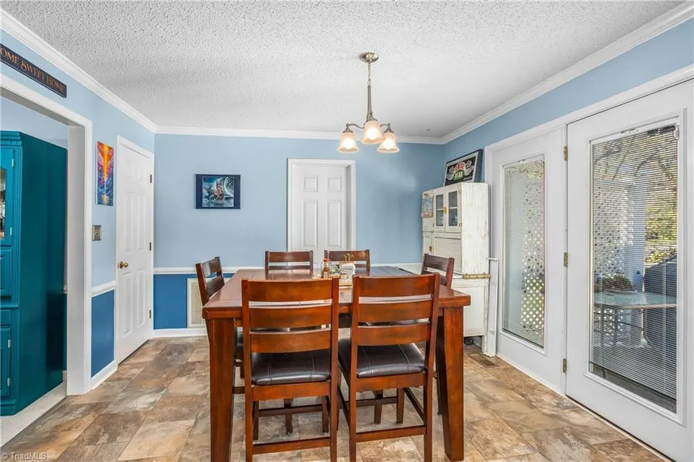 4104 Moss Brook Dr, Winston Salem, NC 27127