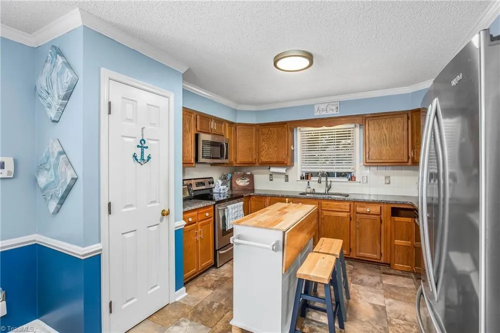 4104 Moss Brook Dr, Winston Salem, NC 27127