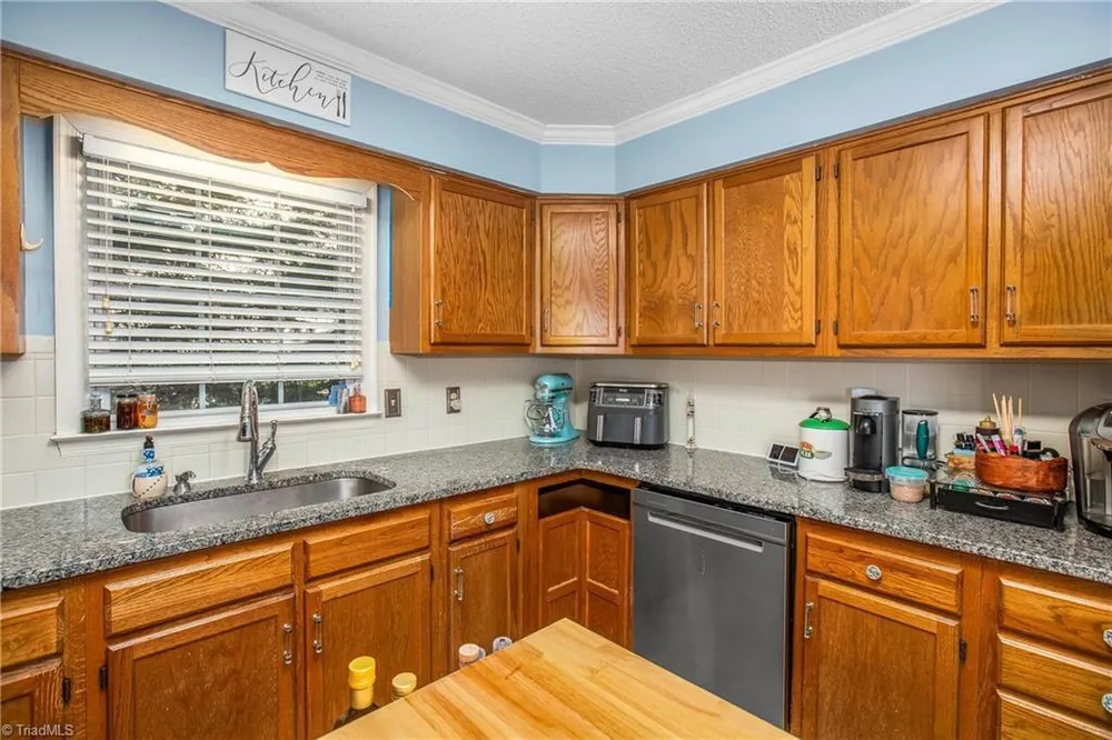 4104 Moss Brook Dr, Winston Salem, NC 27127