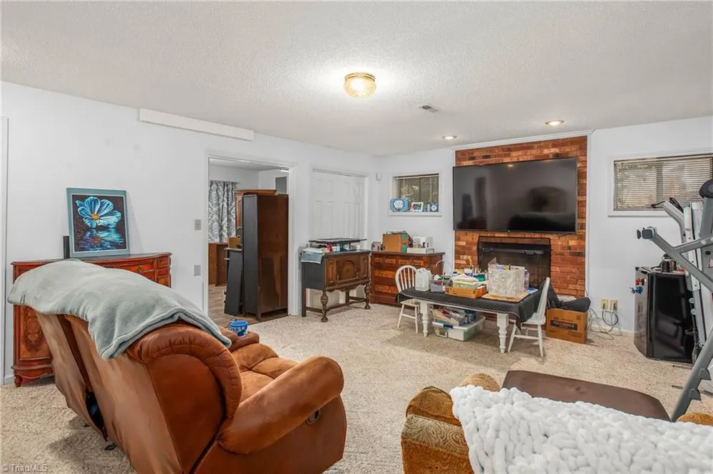 4104 Moss Brook Dr, Winston Salem, NC 27127