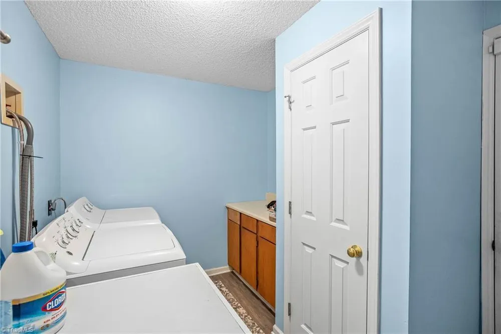 4104 Moss Brook Dr, Winston Salem, NC 27127