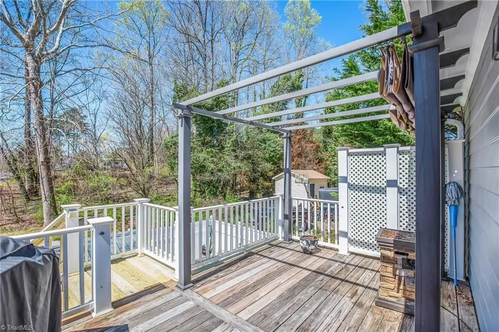 4104 Moss Brook Dr, Winston Salem, NC 27127