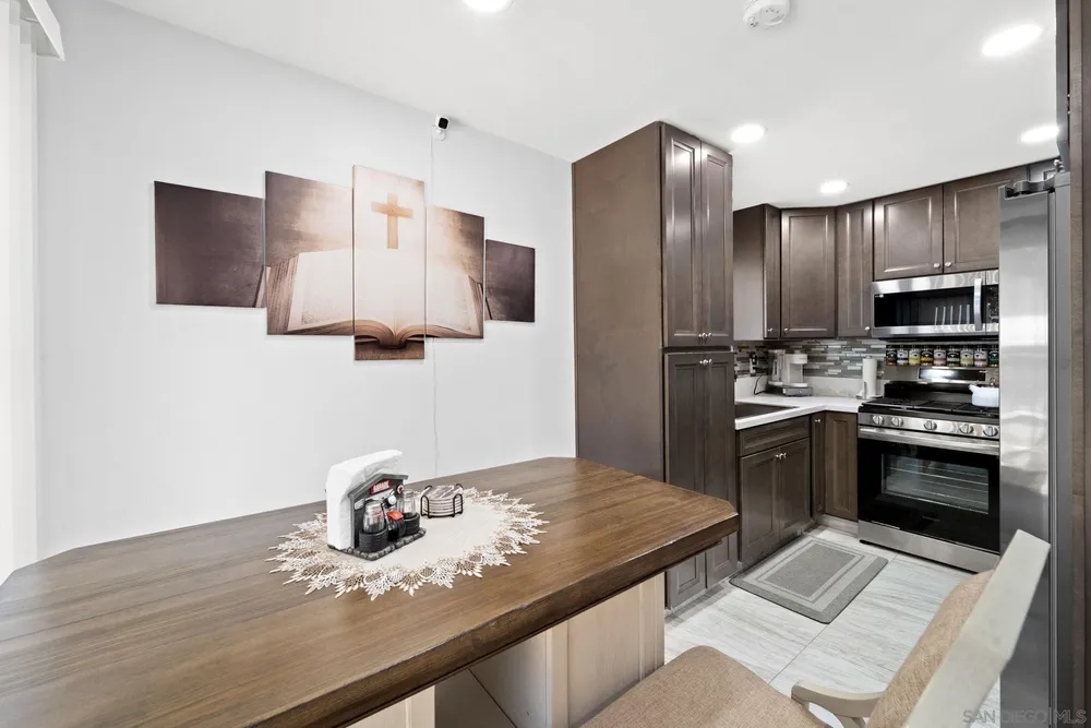 196 W Park Ave, El Cajon, CA 92020