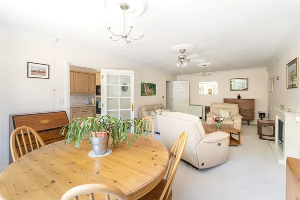 Epsom Road, Leatherhead, Surrey, KT22