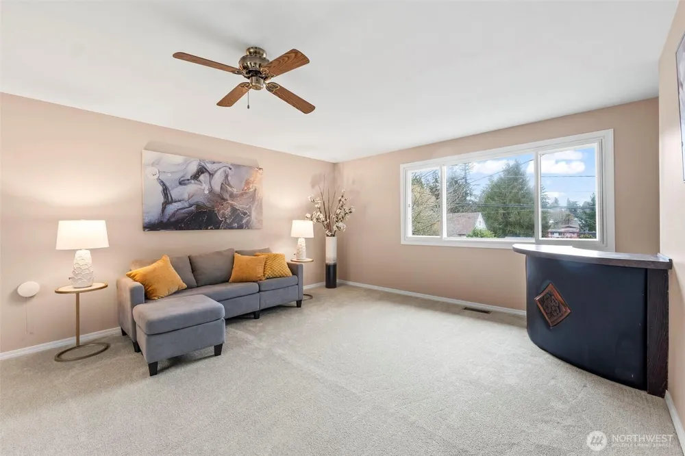 20427 Des Moines Memorial Dr S, Des Moines, WA 98198