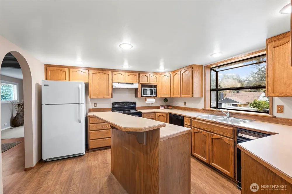 20427 Des Moines Memorial Dr S, Des Moines, WA 98198