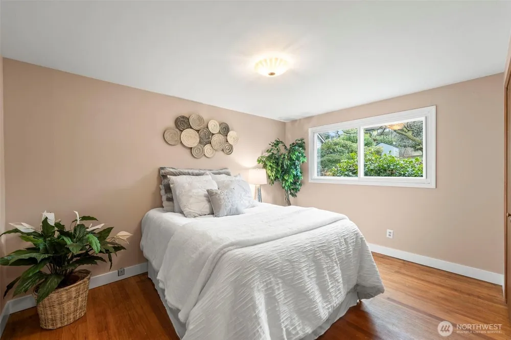 20427 Des Moines Memorial Dr S, Des Moines, WA 98198