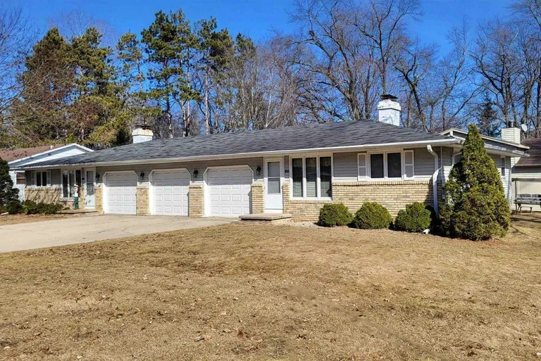 1941 Belmont Dr, Green Bay, WI 54304