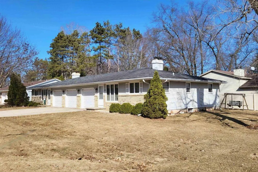 1941 Belmont Dr, Green Bay, WI 54304