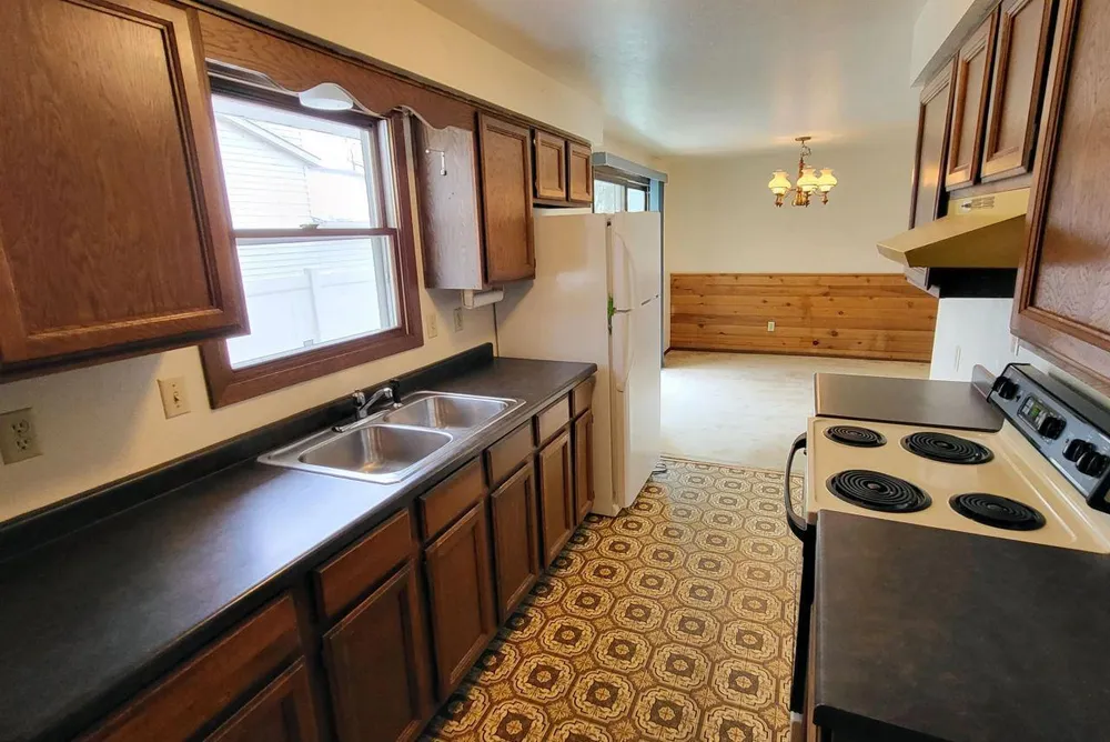 1941 Belmont Dr, Green Bay, WI 54304