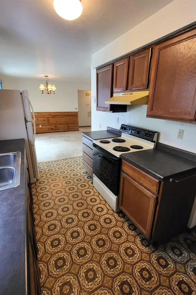 1941 Belmont Dr, Green Bay, WI 54304