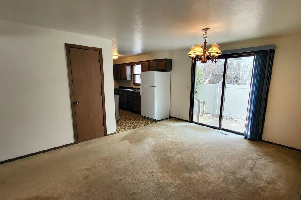 1941 Belmont Dr, Green Bay, WI 54304