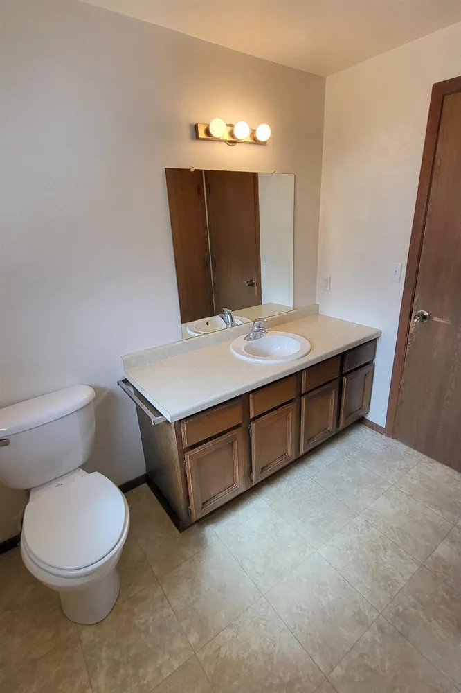 1941 Belmont Dr, Green Bay, WI 54304