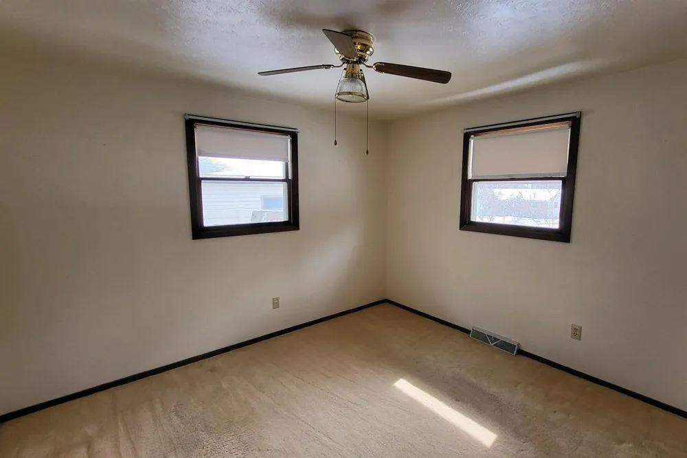 1941 Belmont Dr, Green Bay, WI 54304