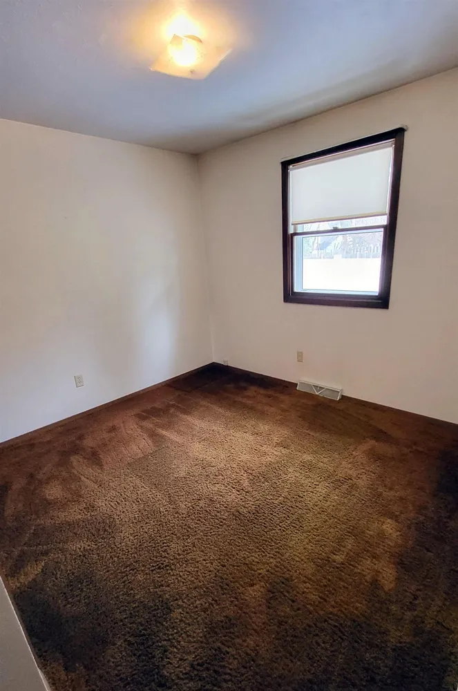 1941 Belmont Dr, Green Bay, WI 54304