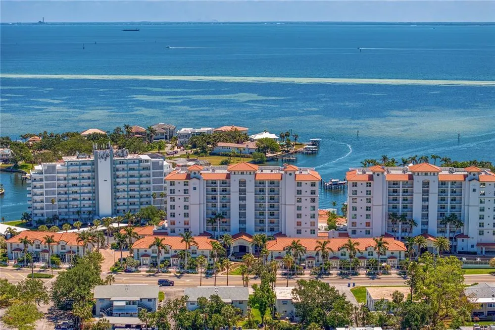 1325 Snell Isle Blvd NE, St Petersburg, FL 33704