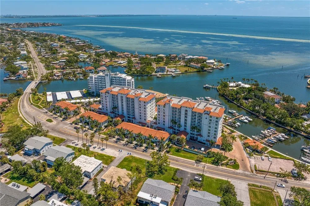 1325 Snell Isle Blvd NE, St Petersburg, FL 33704