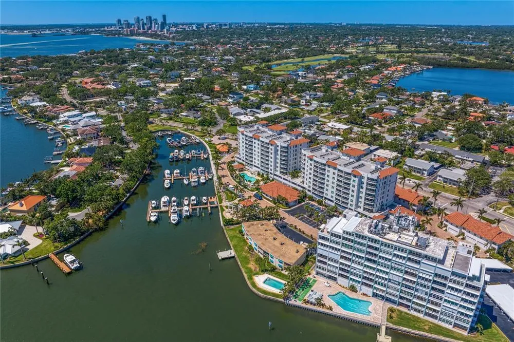 1325 Snell Isle Blvd NE, St Petersburg, FL 33704