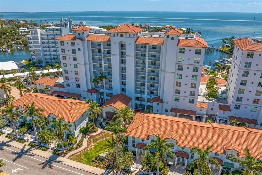 1325 Snell Isle Blvd NE, St Petersburg, FL 33704