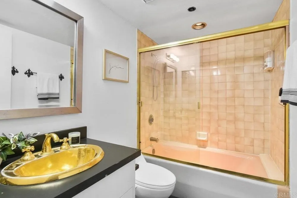 230 W Laurel St, San Diego, CA 92101