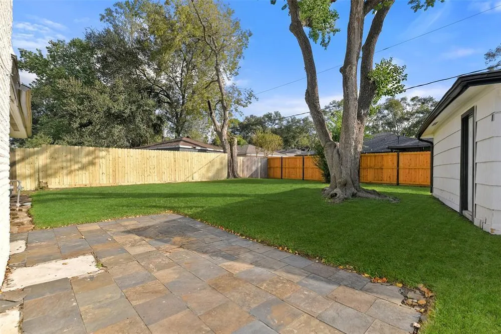 6235 Dumfries Dr, Houston, TX 77096
