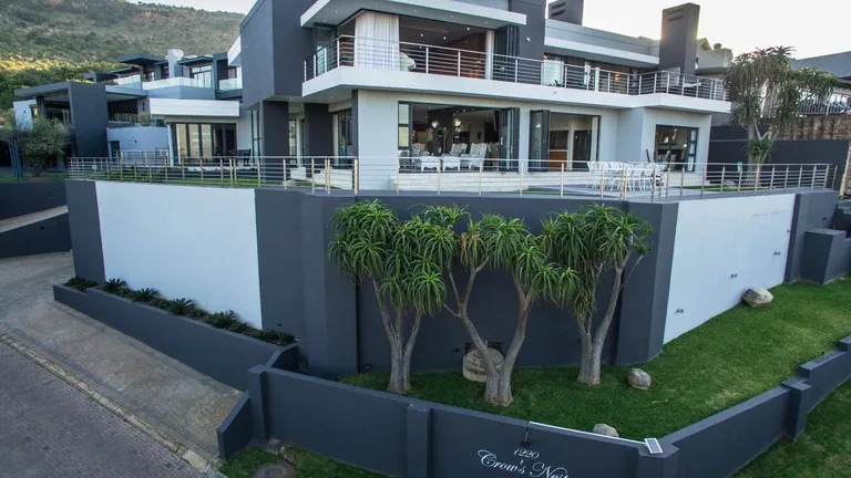 South Africa, Gauteng, Featherbrooke Estate, Crow's Nest, 1220