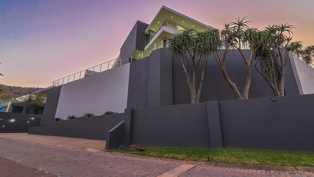 South Africa, Gauteng, Featherbrooke Estate, Crow's Nest, 1220