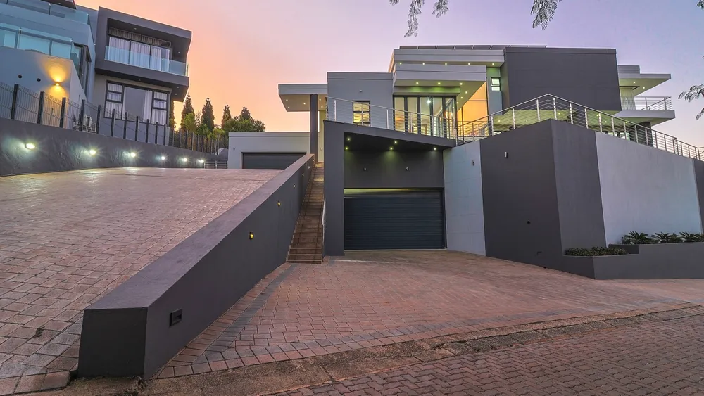 South Africa, Gauteng, Featherbrooke Estate, Crow's Nest, 1220