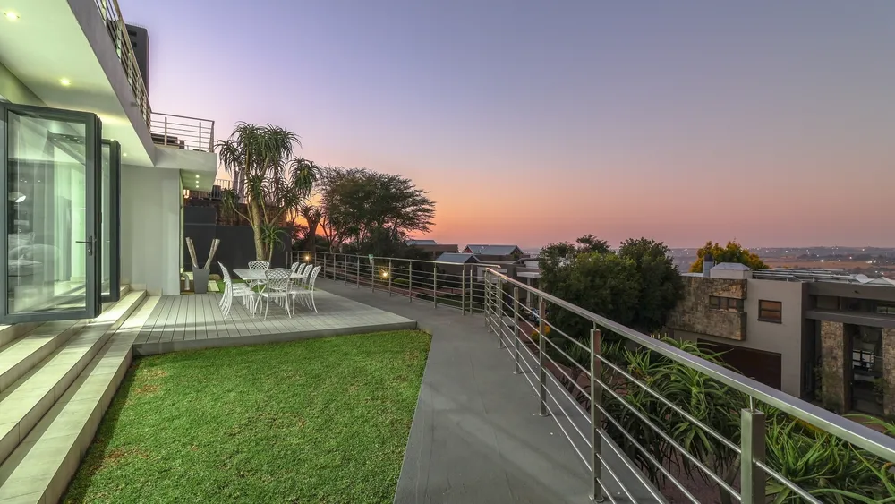 South Africa, Gauteng, Featherbrooke Estate, Crow's Nest, 1220