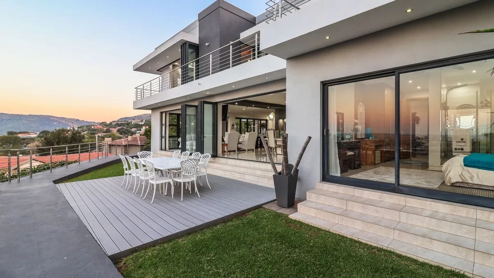South Africa, Gauteng, Featherbrooke Estate, Crow's Nest, 1220