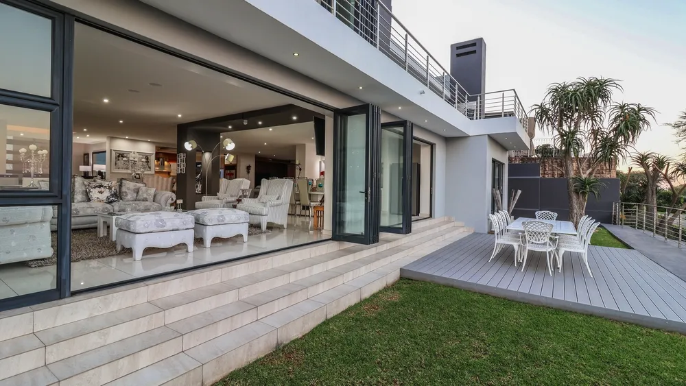 South Africa, Gauteng, Featherbrooke Estate, Crow's Nest, 1220