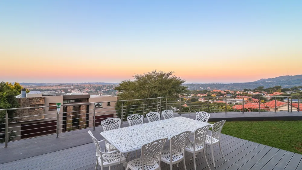 South Africa, Gauteng, Featherbrooke Estate, Crow's Nest, 1220