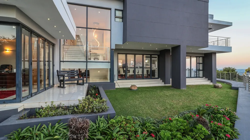 South Africa, Gauteng, Featherbrooke Estate, Crow's Nest, 1220