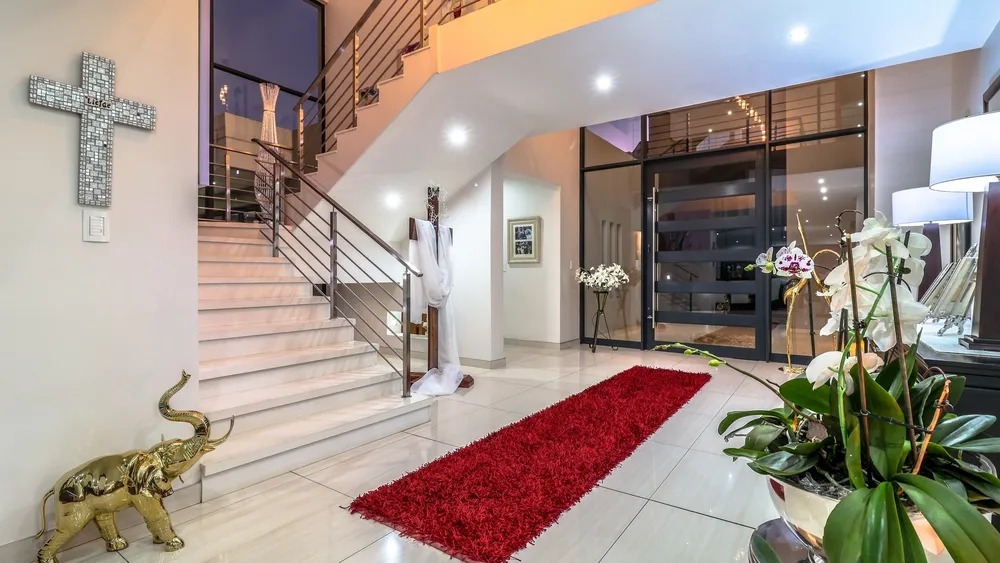 South Africa, Gauteng, Featherbrooke Estate, Crow's Nest, 1220