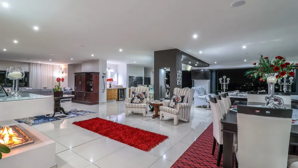 South Africa, Gauteng, Featherbrooke Estate, Crow's Nest, 1220