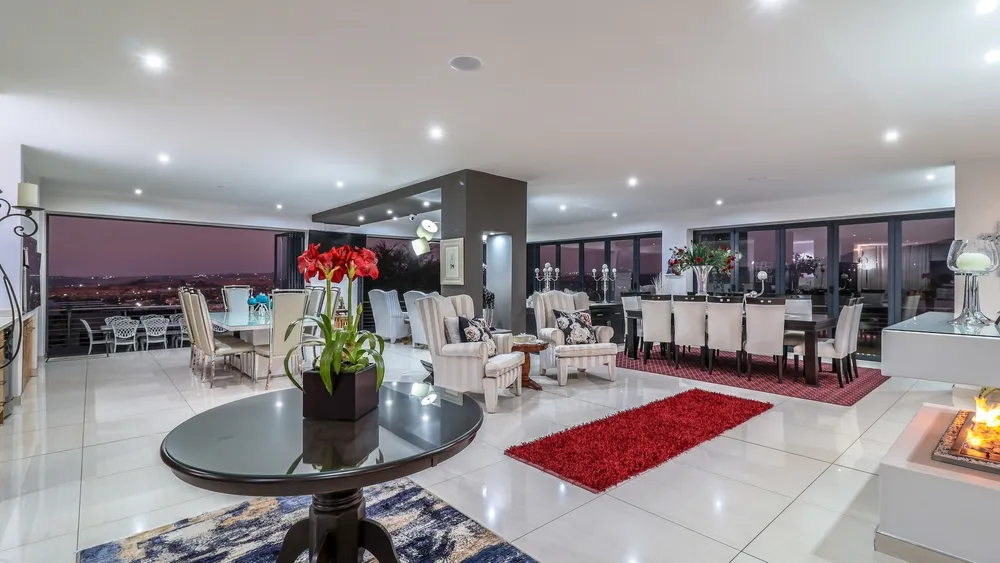 South Africa, Gauteng, Featherbrooke Estate, Crow's Nest, 1220